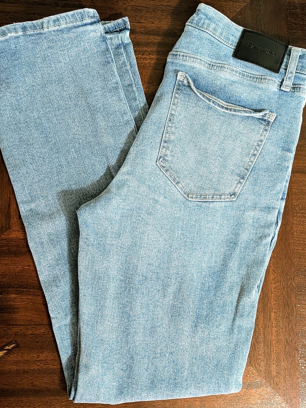 Express Jeans Women's Size 14 Straight Leg, 5 pocket, Mid rise, Medium wash